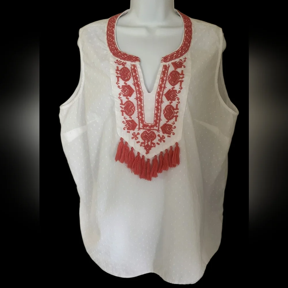 Liz Claiborne White Swiss Dot Sleeveless Top With Coral Beading Tassels. Size 1X